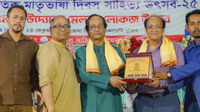 সাহিত্য সম্মাননা পেলেন ড. বিশ্বজিৎ ঘোষ