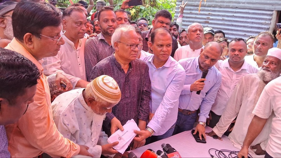 জন্মান্ধ প্রবীণ গফুর মল্লিকের পাশে দাঁড়ালেন তারেক রহমান