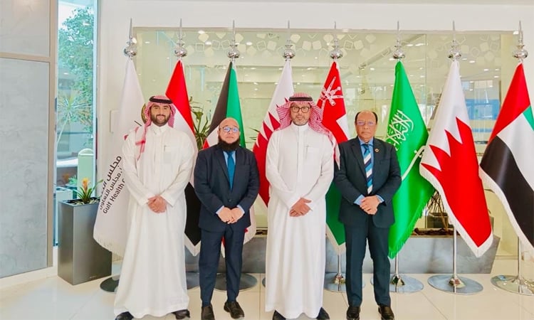 সোমবার রিয়াদে প্রবাসী কল্যাণ ও বৈদেশিক কর্মসংস্থান মন্ত্রণালয়ের সিনিয়র সচিব ড. নেয়ামত উল্যা ভূঁইয়া এবং গালফ হেলথ কাউন্সিলের মহাপরিচালক সুলাইমান সালেহ আল দাখিলের বৈঠক অনুষ্ঠিত। ছবি: বাসস