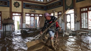 স্থিতিশীল বিদ্যুৎ, বিশুদ্ধ পানির সরবরাহ ও পর্যাপ্ত খাদ্যের অভাবে চরম দুর্ভোগে দিন কাটাচ্ছেন ইন্দোনেশিয়ার আচেহ প্রদেশের হাজারো বাসিন্দা। ছবি: সংগৃহীত।