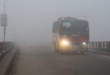 পঞ্জগড়ে ঘন কুয়াশার মধ্যে সড়কে চলছে যানবাহন।