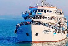 সেন্ট মার্টিন দ্বীপের পথে পর্যটকবাহী একটি জাহাজ। সম্প্রতি তোলা