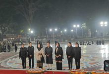 একুশের প্রথম প্রহরে শহীদ মিনারে রাষ্ট্রপতি ও প্রধানমন্ত্রীর শ্রদ্ধা