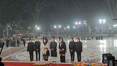 একুশের প্রথম প্রহরে শহীদ মিনারে রাষ্ট্রপতি ও প্রধানমন্ত্রীর শ্রদ্ধা
