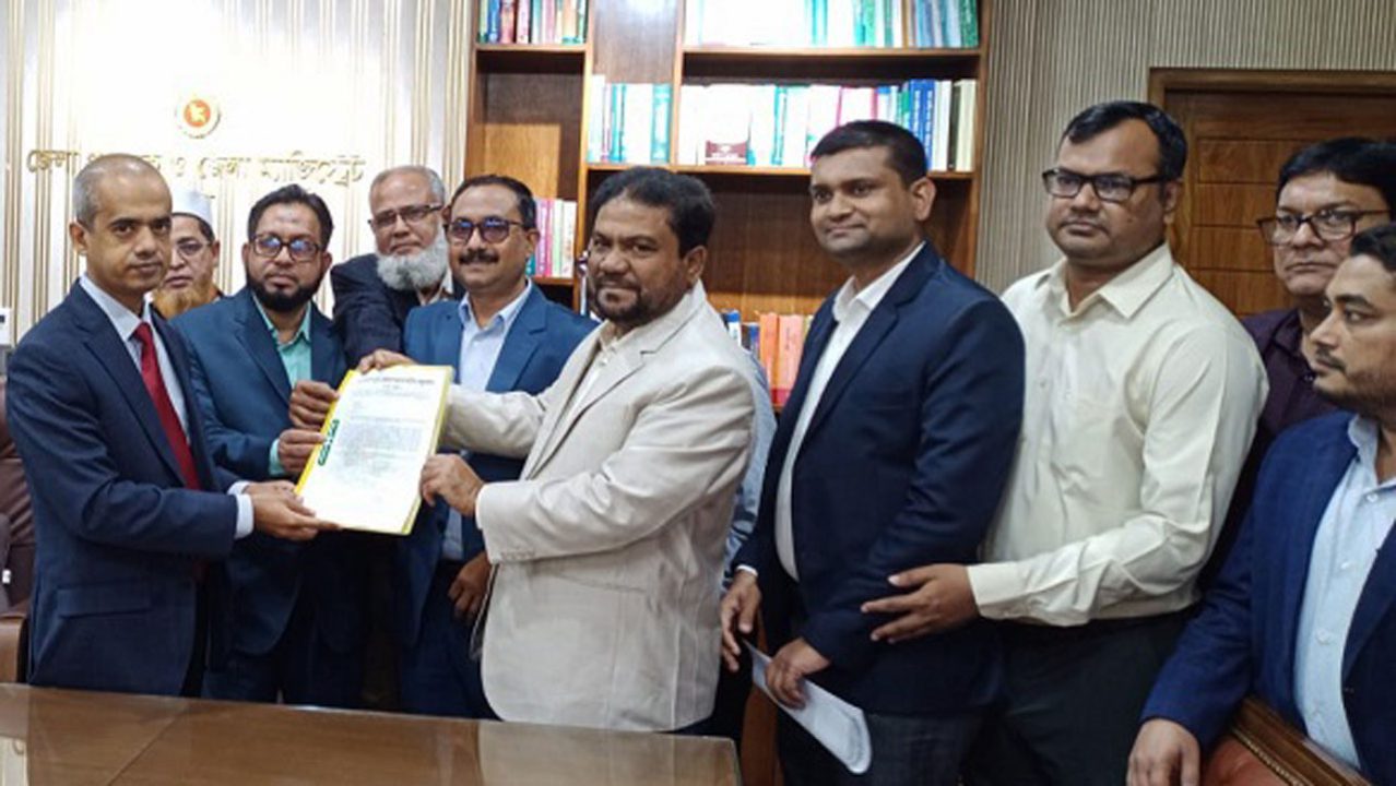 নিরাপত্তা ও গ্রেড উন্নয়নের দাবিতে সচিব বরাবর ভূমি অফিসার্স সমিতির স্মারকলিপি