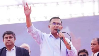 খুলনার প্রভাতী স্কুলমাঠে বিএনপির নির্বাচনি জনসভায় বক্তব্য রাখেন দলের চেয়ারম্যান তারেক রহমান