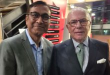 ফ্রান্সের সাবেক প্রধানমন্ত্রী বার্নার কাজনভের সঙ্গে সাংবাদিক শাহাবুদ্দিন শুভর সাক্ষাৎ