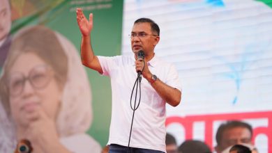 বগুড়া শহরের আলতাফুন্নেছা খেলার মাঠে সোমবার জনসভায় প্রধানমন্ত্রী ও বিএনপি চেয়ারম্যান তারেক রহমান বক্তব্য দেন। ছবি : প্রধানমন্ত্রীর কার্যালয়