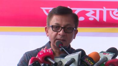 বাণিজ্যমন্ত্রী খন্দকার আব্দুল মুক্তাদির আজ সোমবার রাজধানীর আগারগাঁওয়ে টিসিবির ট্রাকে পণ্য বিক্রির কার্যক্রম উদ্বোধনের পর সাংবাদিকদের সঙ্গে কথা বলেন।