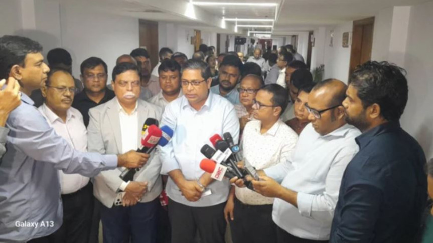 সচিবালয়ে মঙ্গলবার স্থানীয় সরকারমন্ত্রী ড. আবদুল মঈন খান ও প্রতিমন্ত্রী মীর শাহে আলমের সাথে ডেনমার্কের রাষ্ট্রদূত ক্রিশ্চিয়ান ব্রিক্স মোলার সাক্ষাৎ করেন। পরে সাংবাদিকদের ব্রিফিং করেন প্রতিমন্ত্রী। ছবি: বাসস